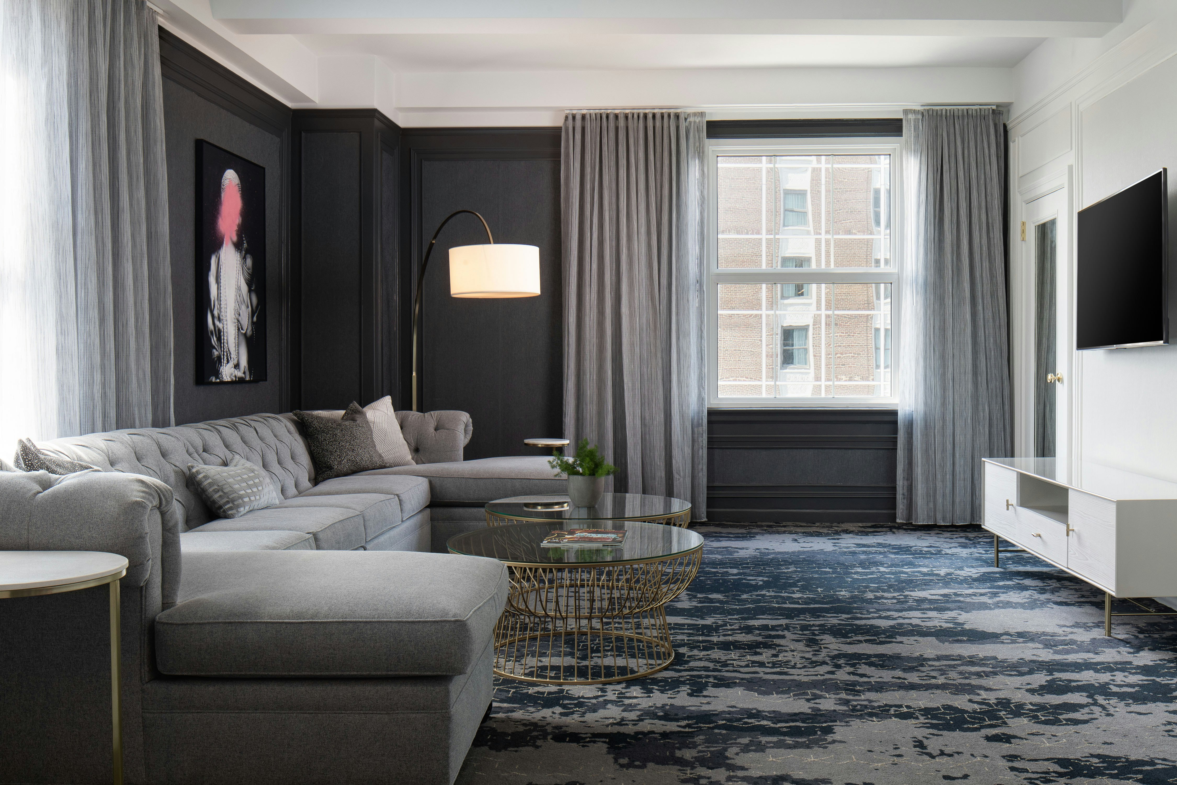 1 KING PLAZA LUX SUITE