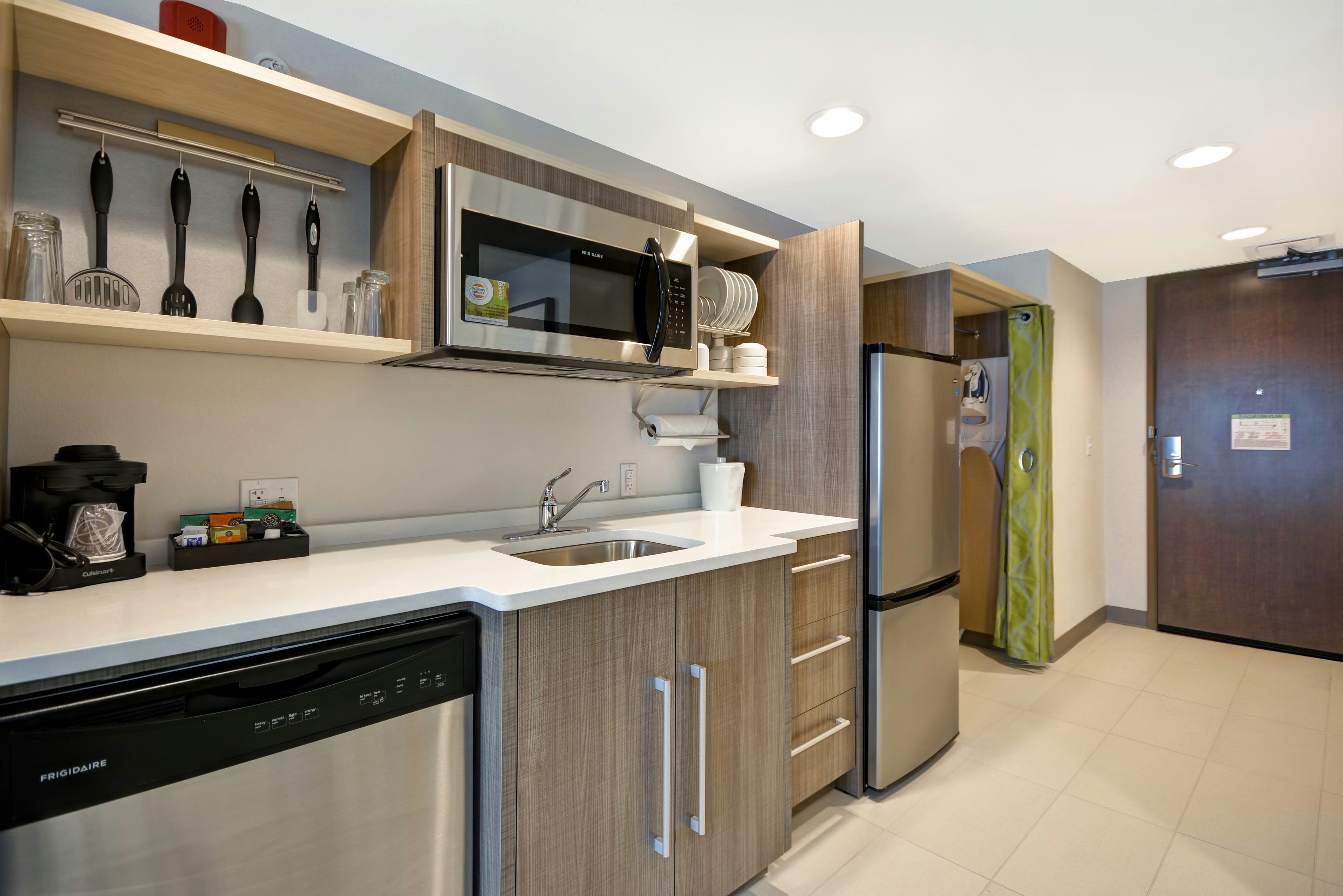 1 KING 1BEDROOM SUITE NS