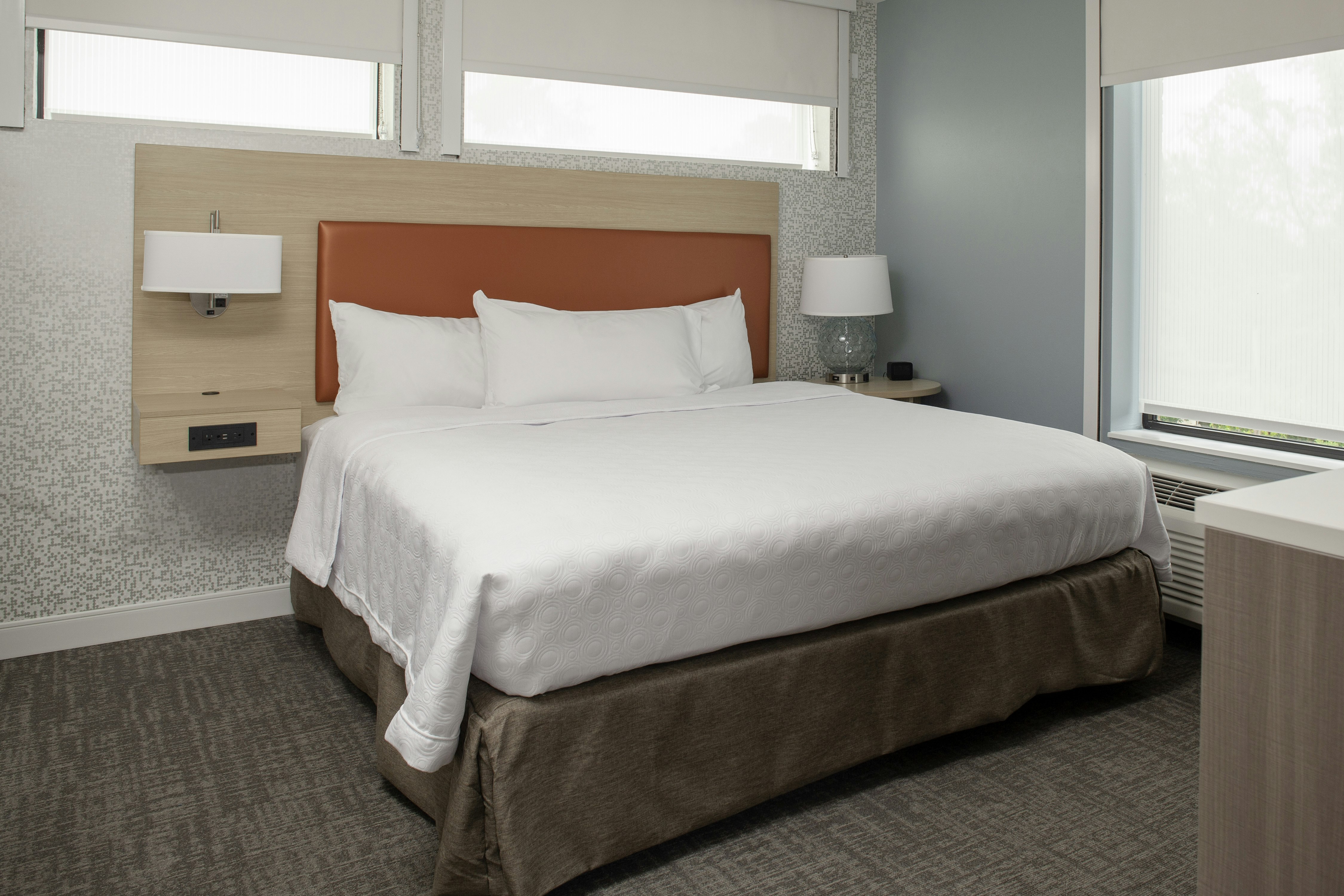 1 KING 1BDRM SUITE NONSMOK