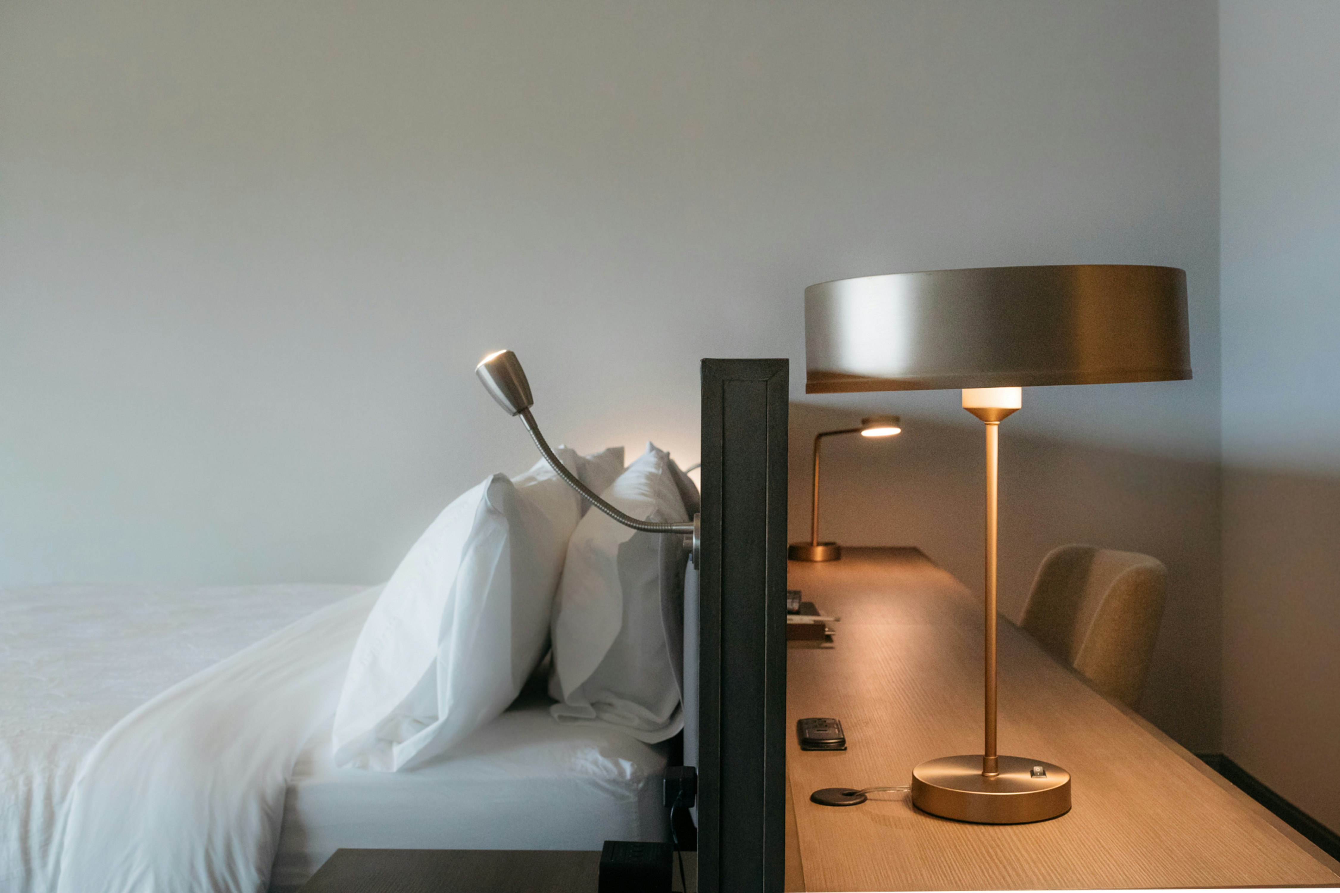 1 KING BED W/SOFABED