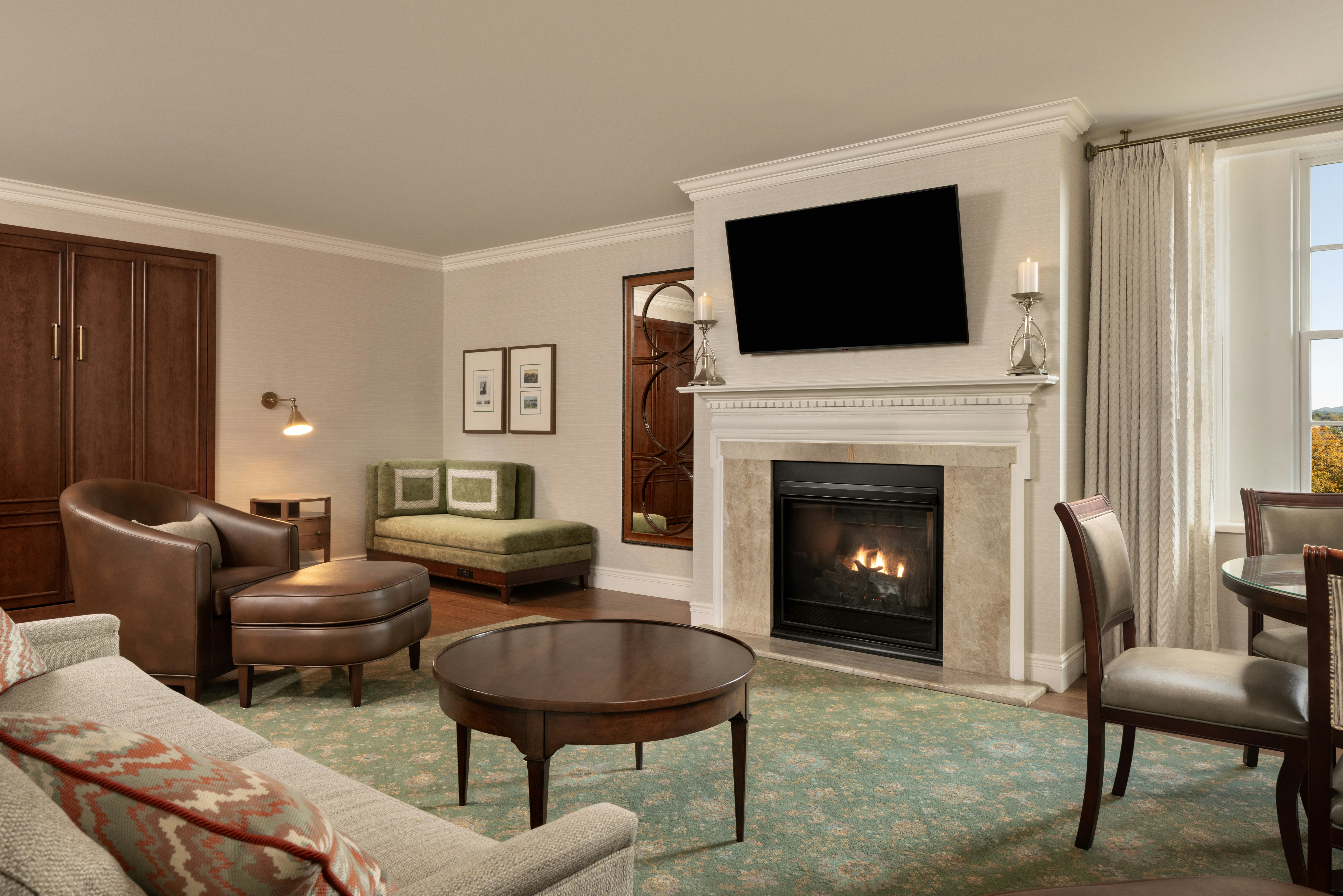 1 KING BED EXECUTIVE SUITE