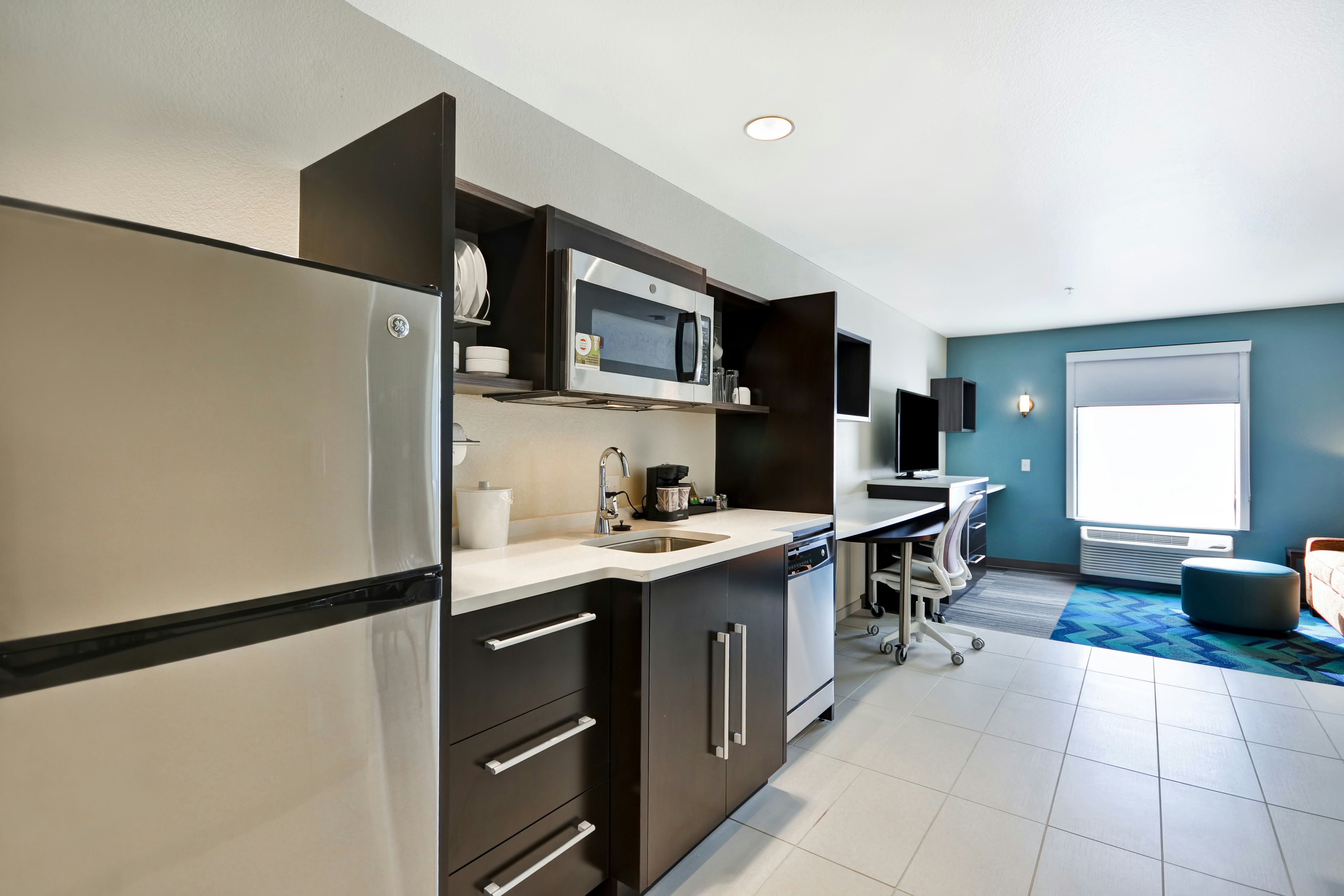 1 QN 1 BDRM SUITE NONSMOK