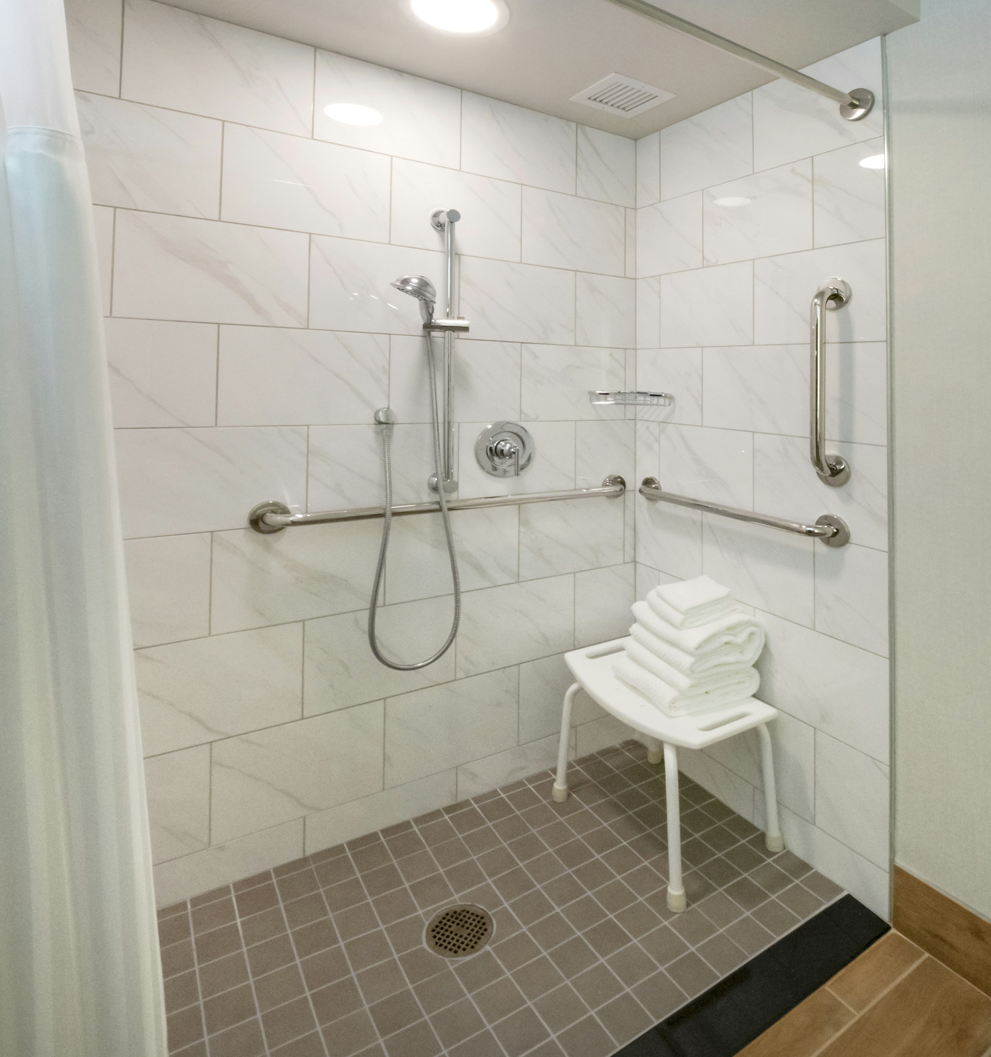 1 KING MOB ACC RI SHOWER