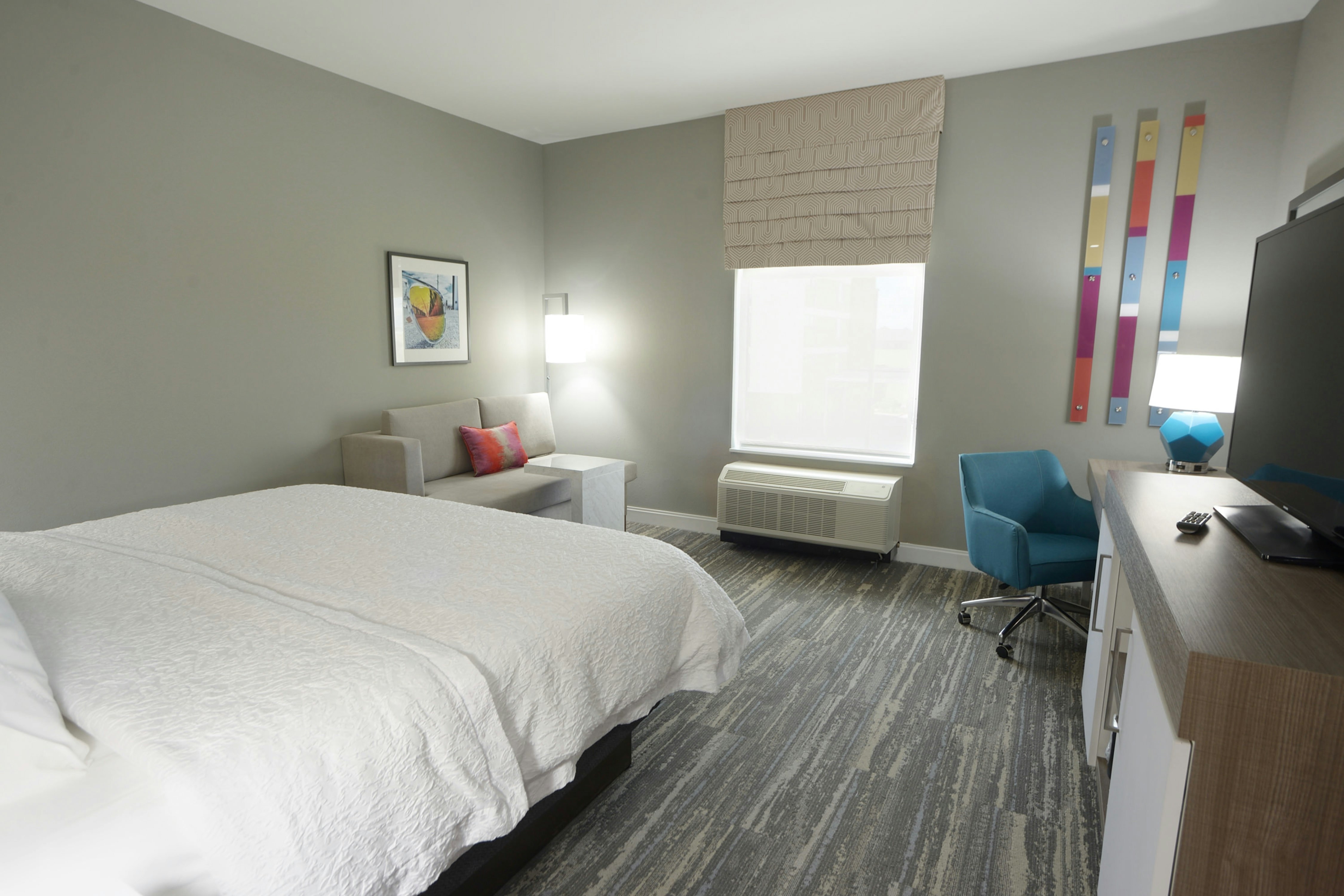 KING ROOM W/FRIDGE NS