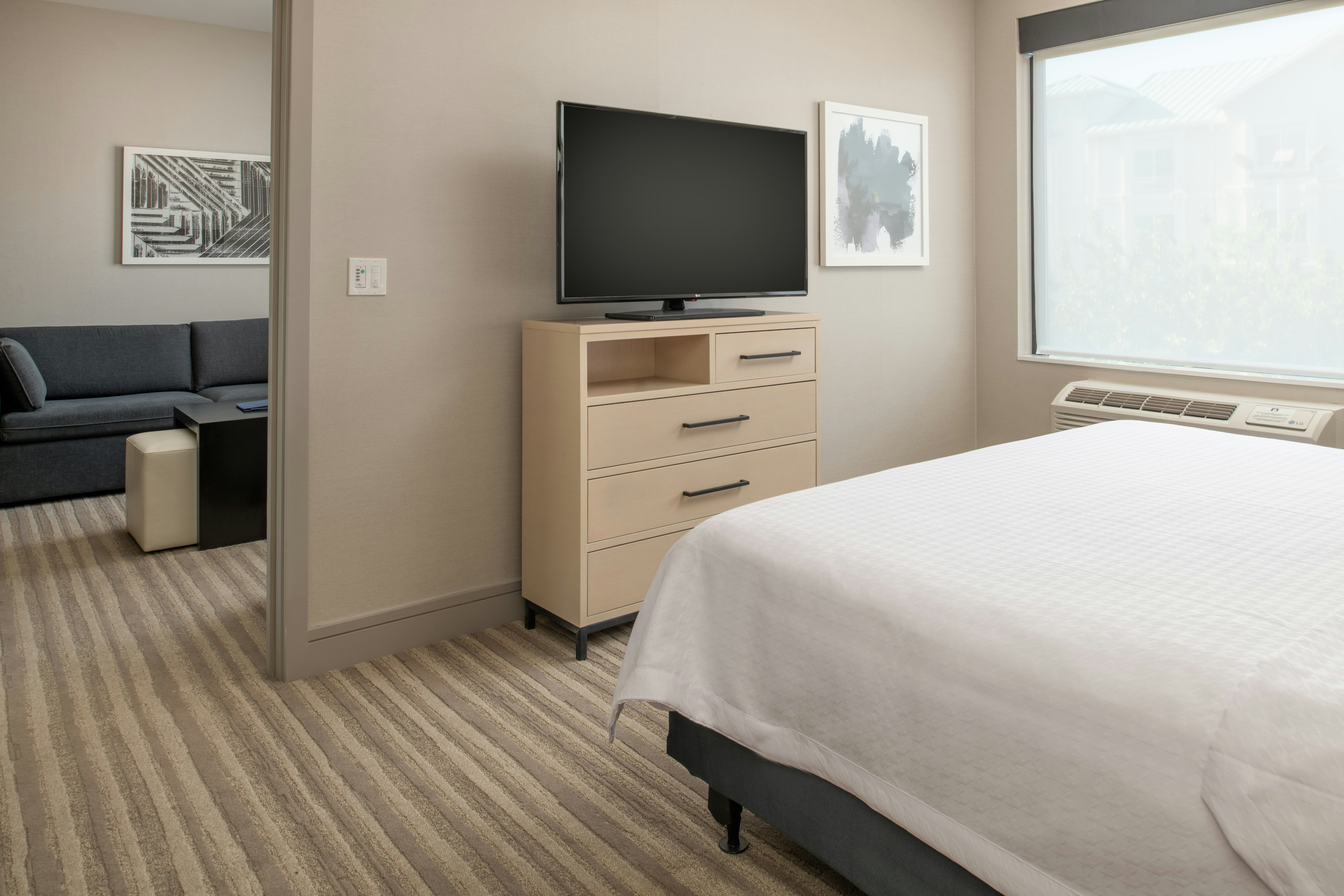 1 KING 1BDRM SUITE NONSMOK