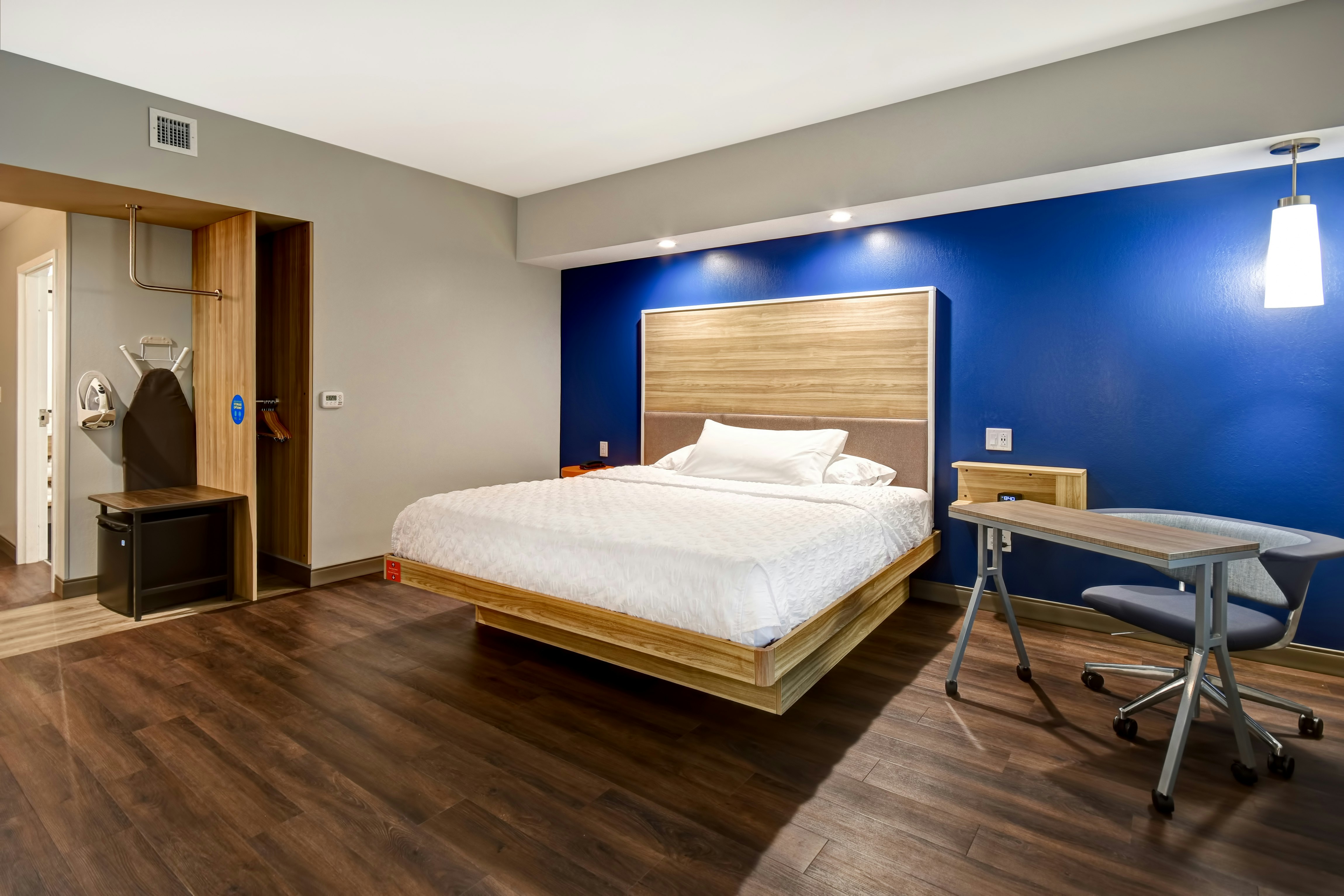 Tru by Hilton Camillus Syracuse