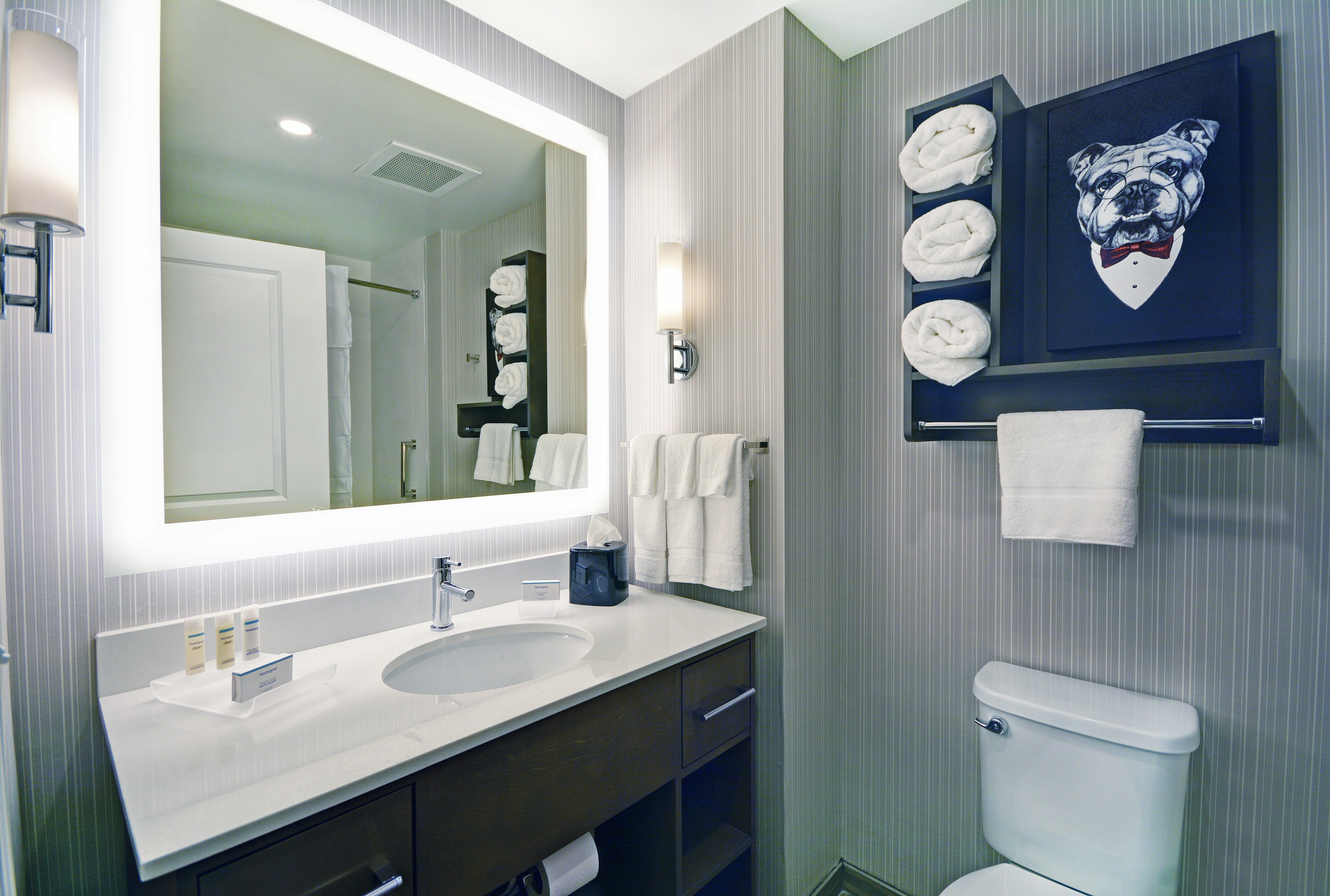 1 KING 1 BEDROOM SUITE 2