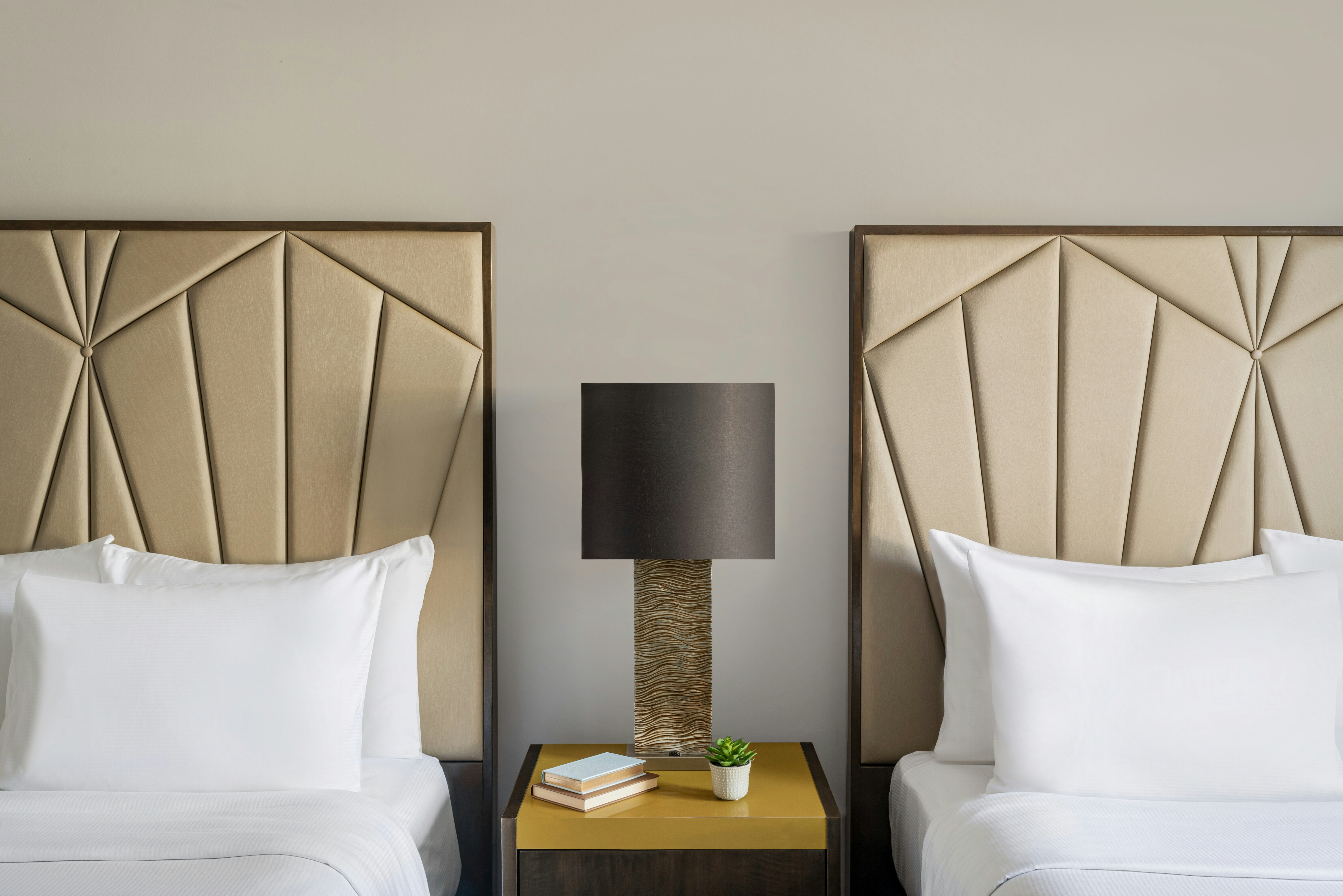 2 DOUBLE BEDS DELUXE
