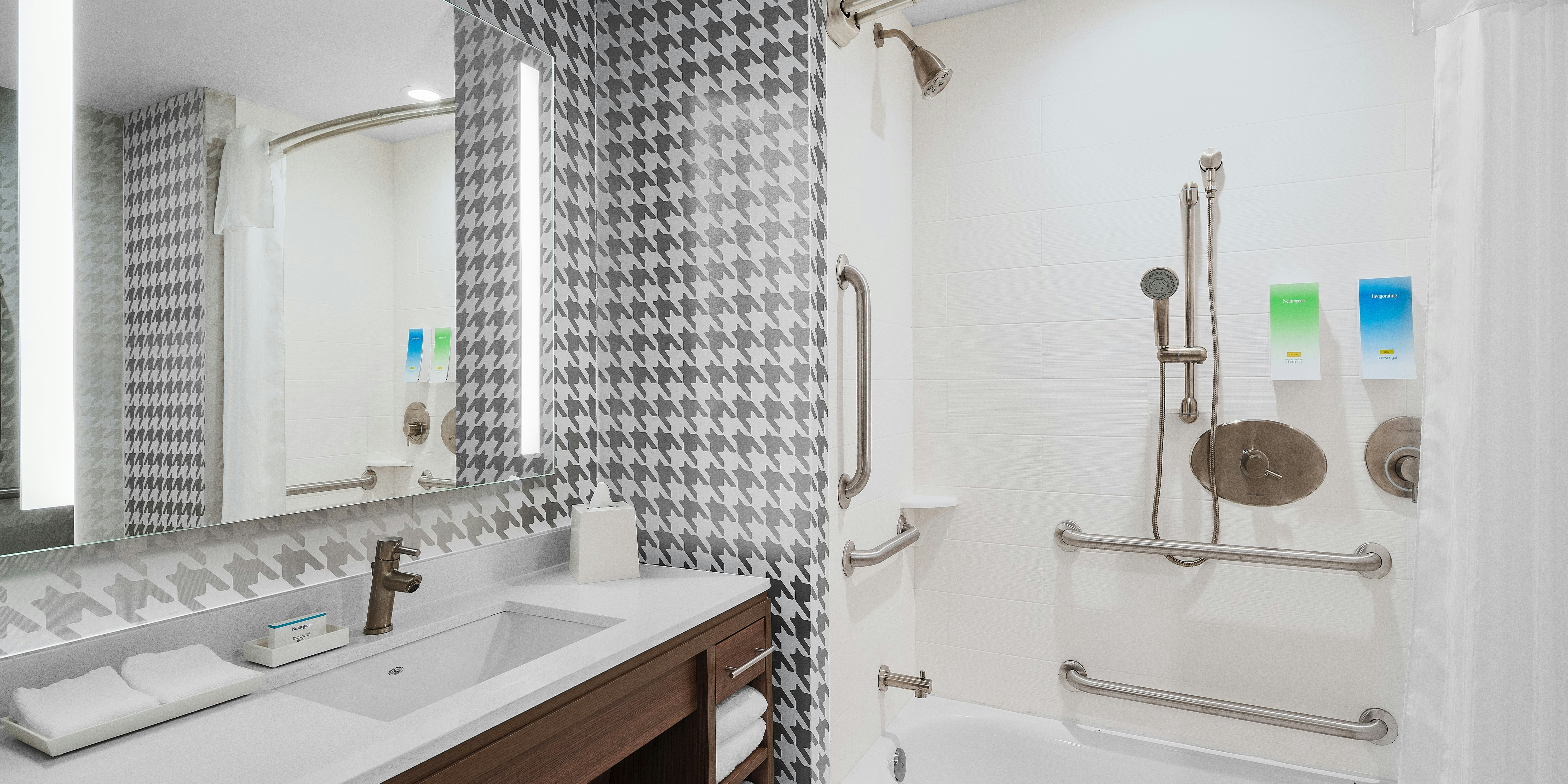 1QN MOB/HR ACC TUB STUDIO