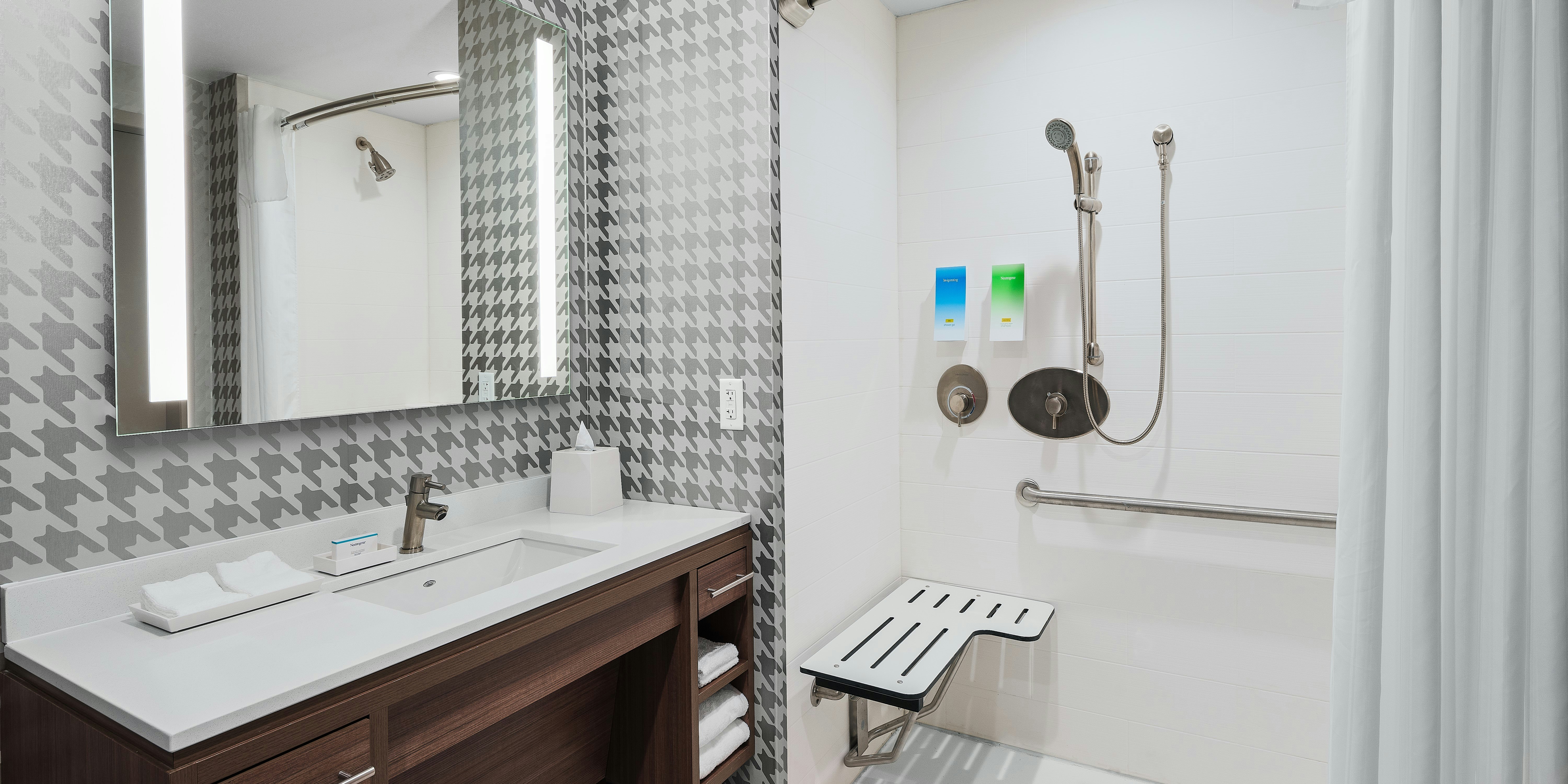 2QN MOB/HR RI SHWR STUDIO