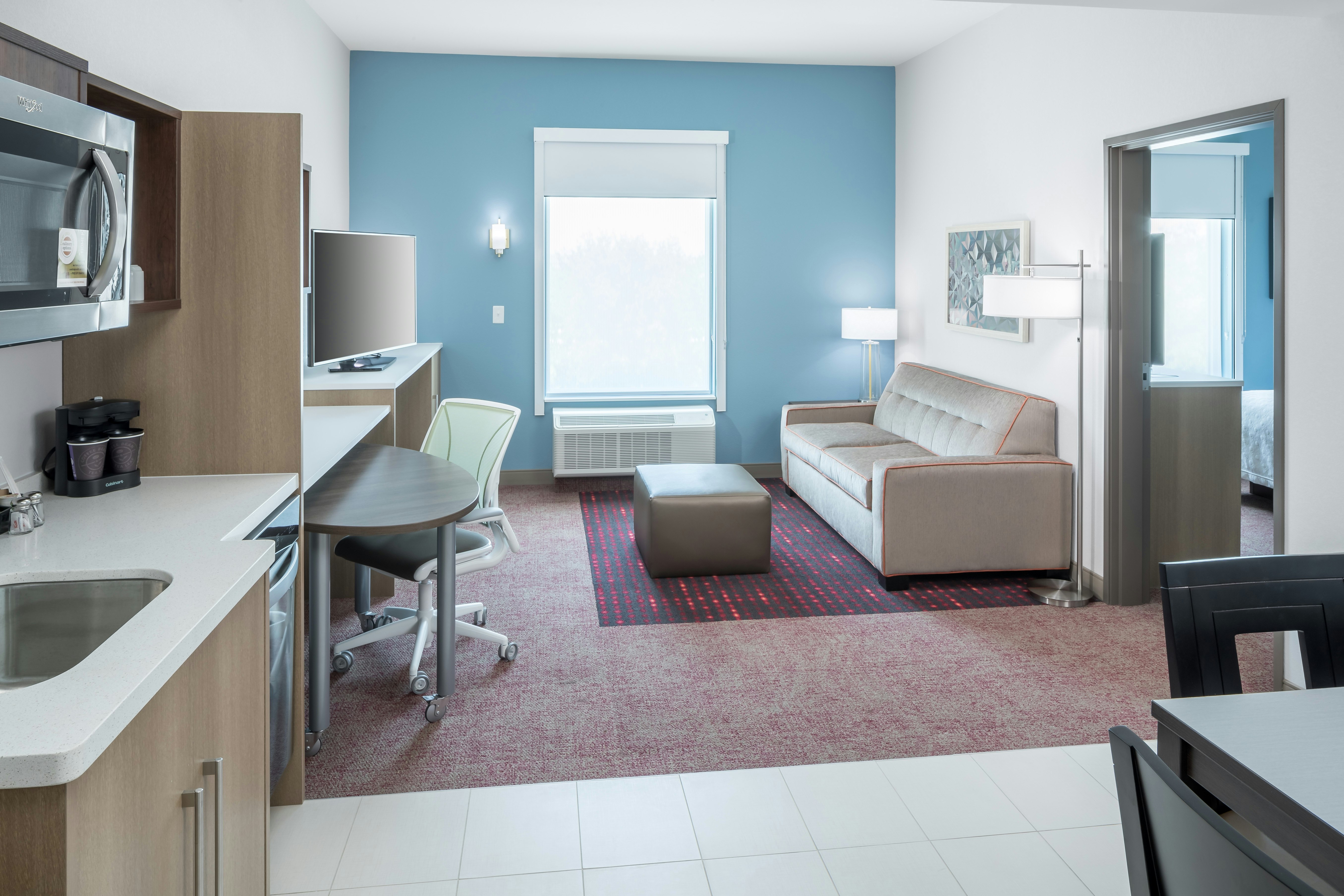 1 KING 1BDRM SUITE NONSMOK