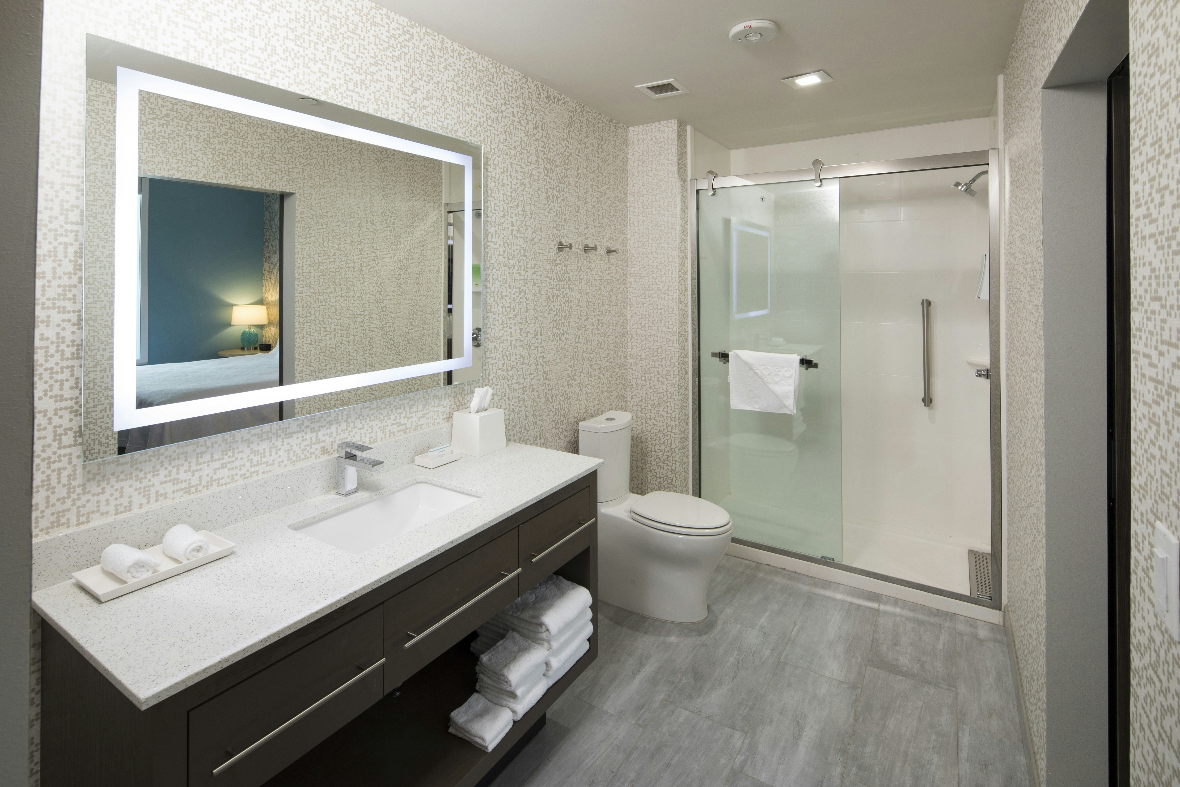 1 KING 1BDRM SUITE NONSMOK