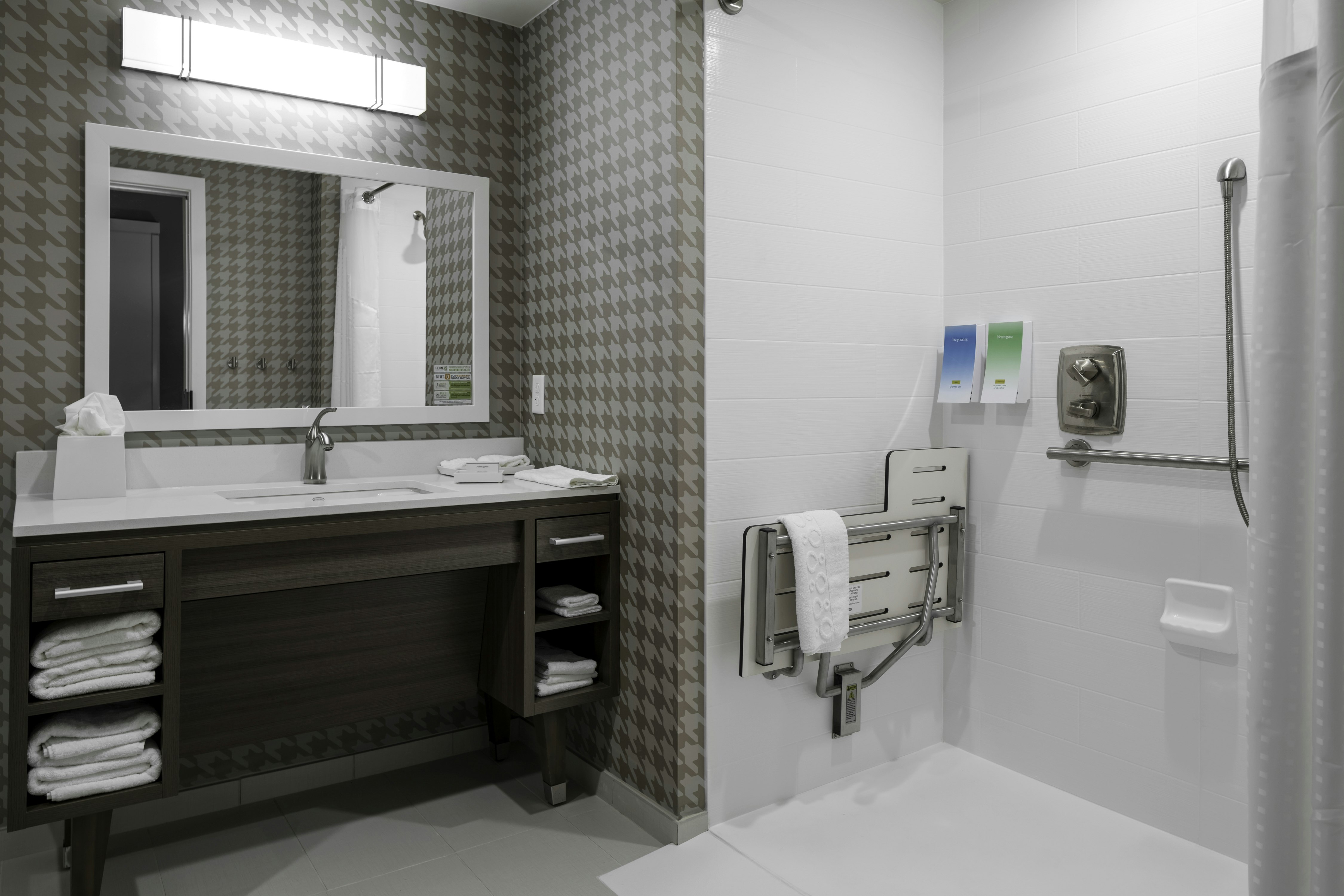 1KG MOB/HR RI SHWR STUDIO