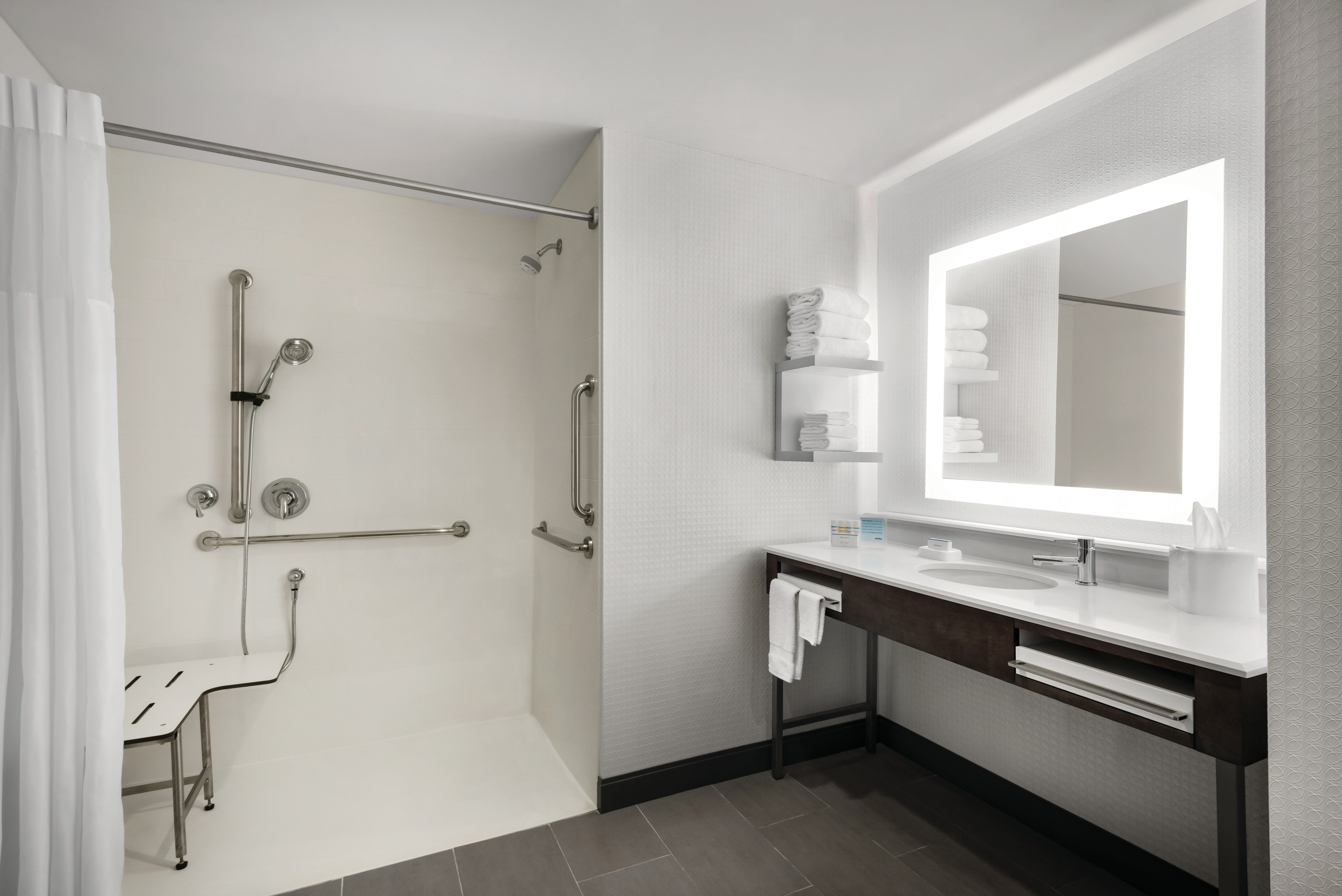 Hampton Inn by Hilton Brooklyn Park Minneapolis