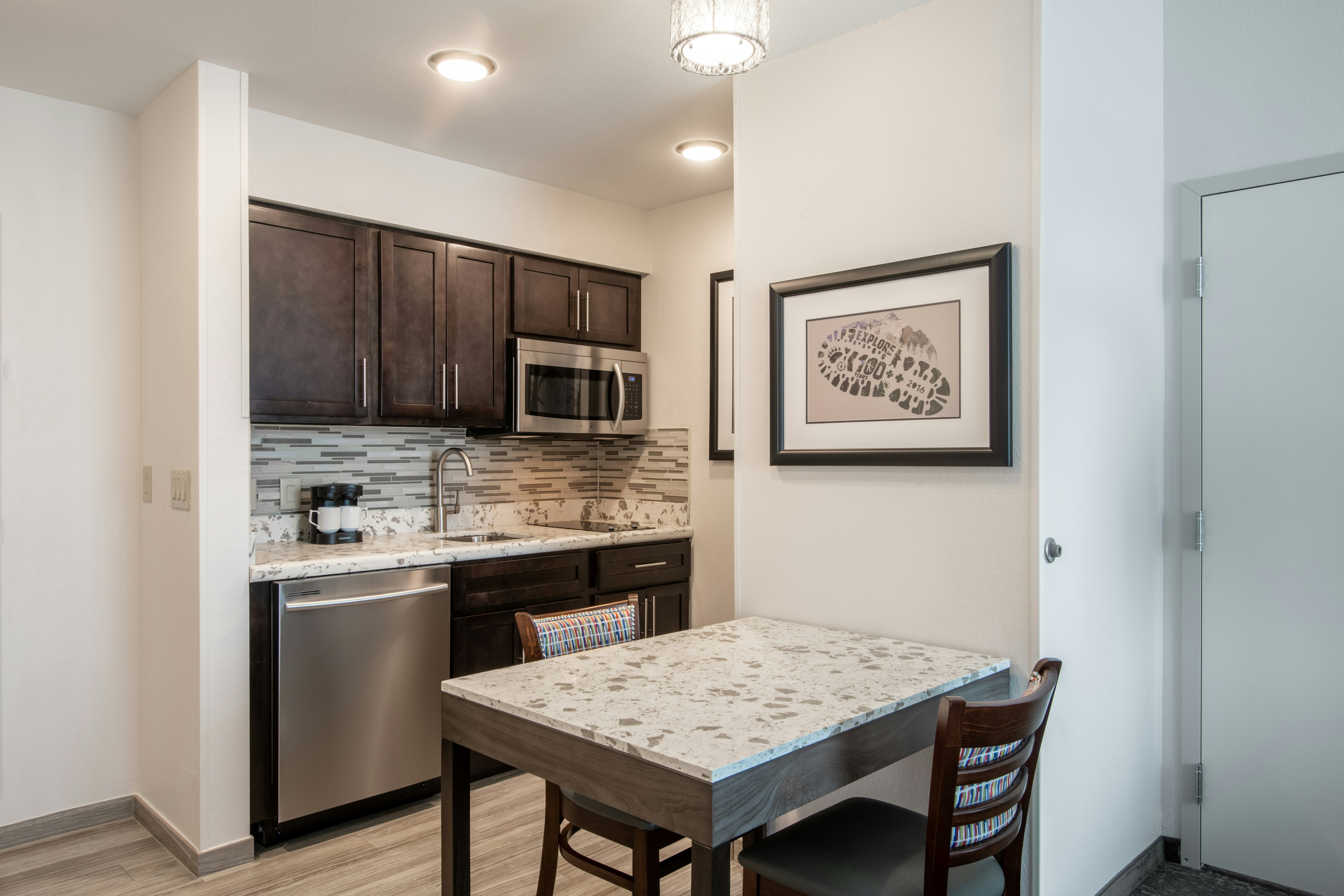 1 KING 1BDRM SUITE NONSMOK