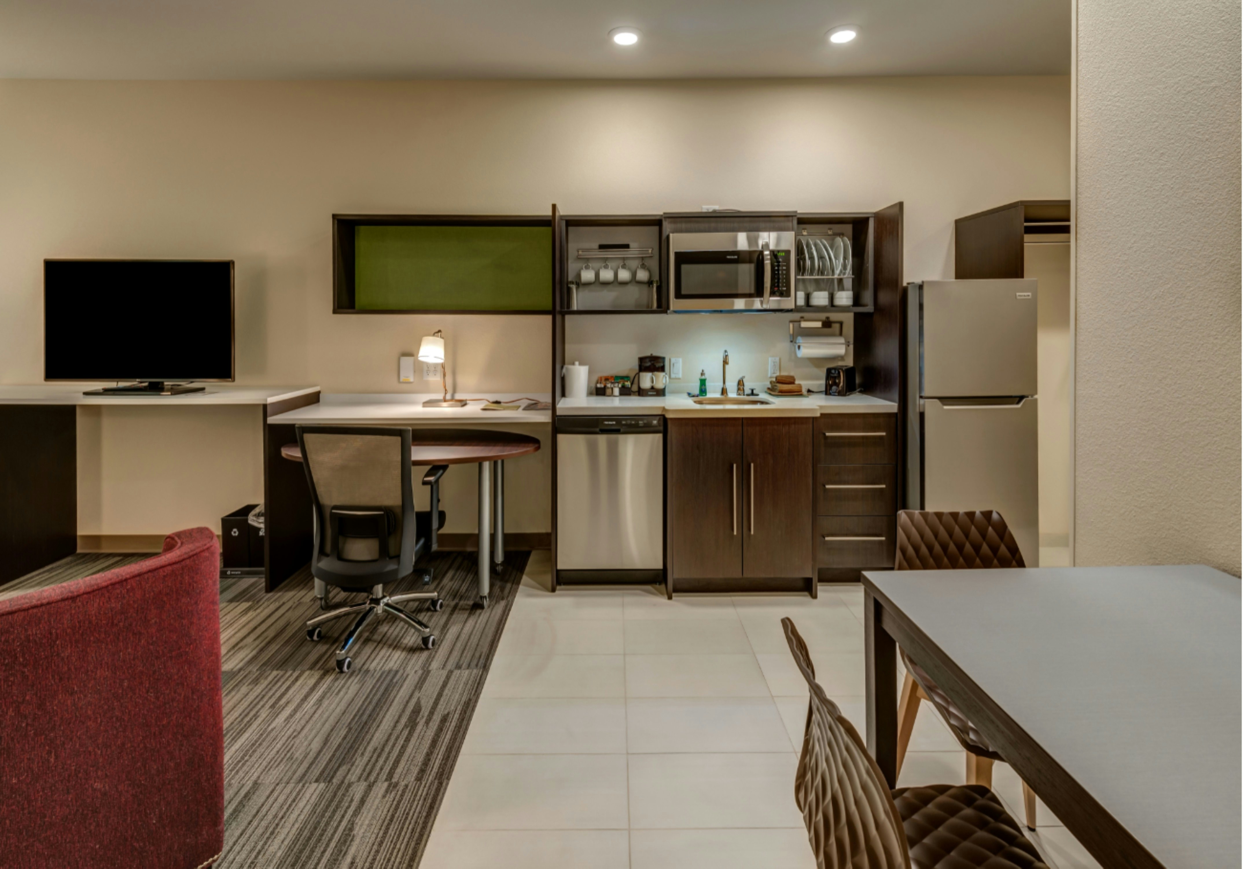 1 KING 1BDRM SUITE NONSMOK