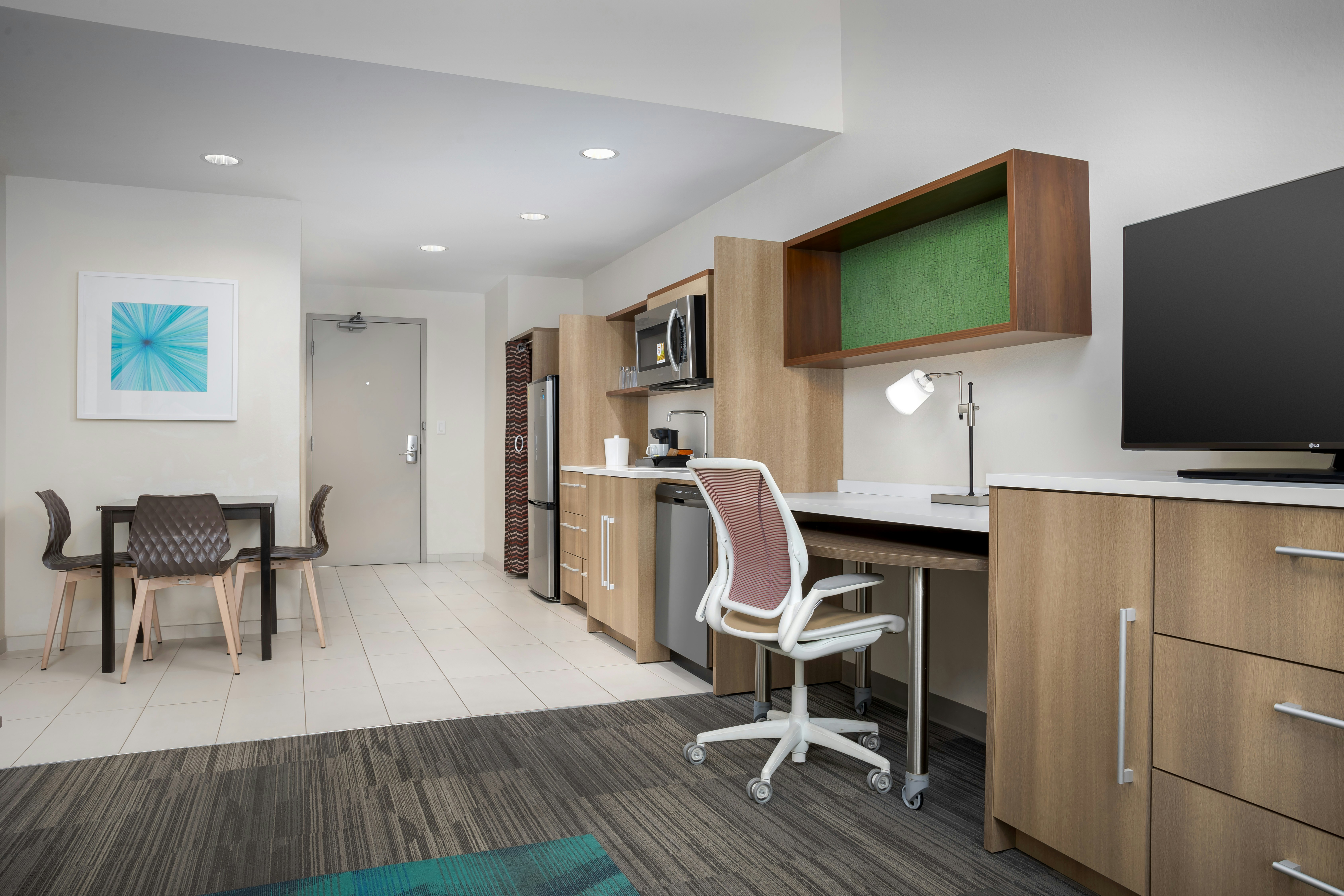 1 KING 1BDRM SUITE NONSMOK