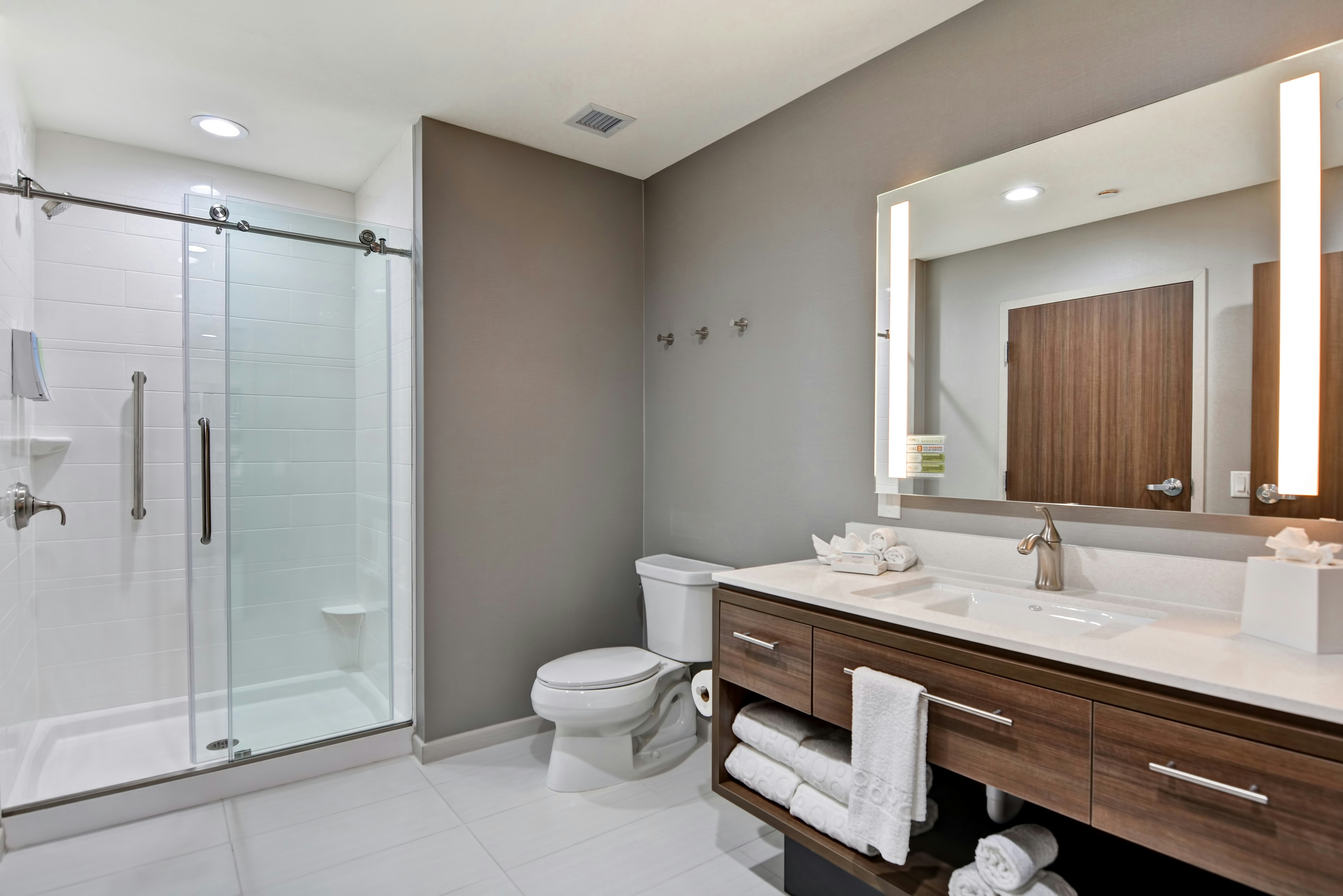 1 KING 1BDRM SUITE NONSMOK