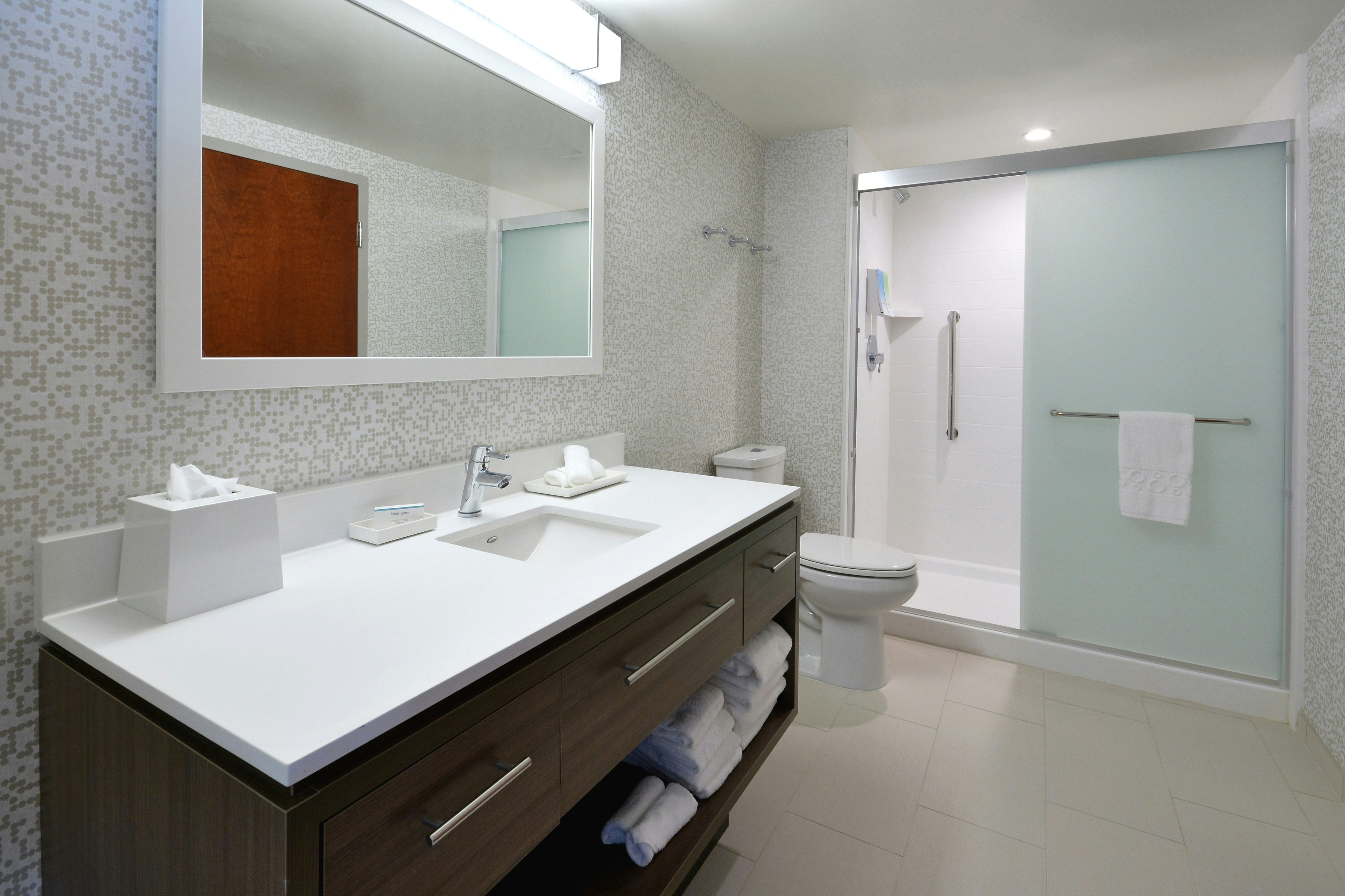 1 KING 1BDRM SUITE NONSMOK