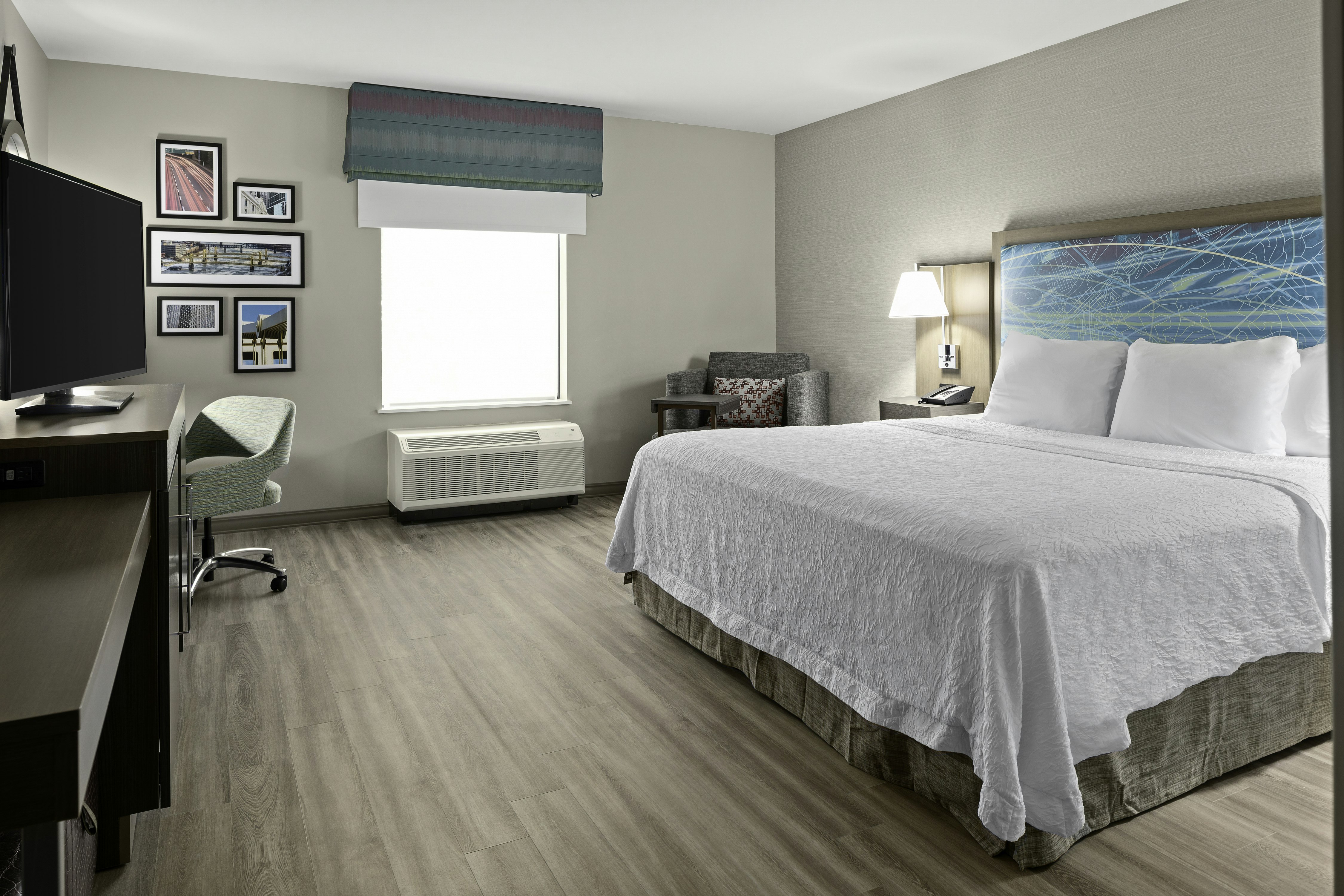 KING ROOM W/ FRIDGE NS
