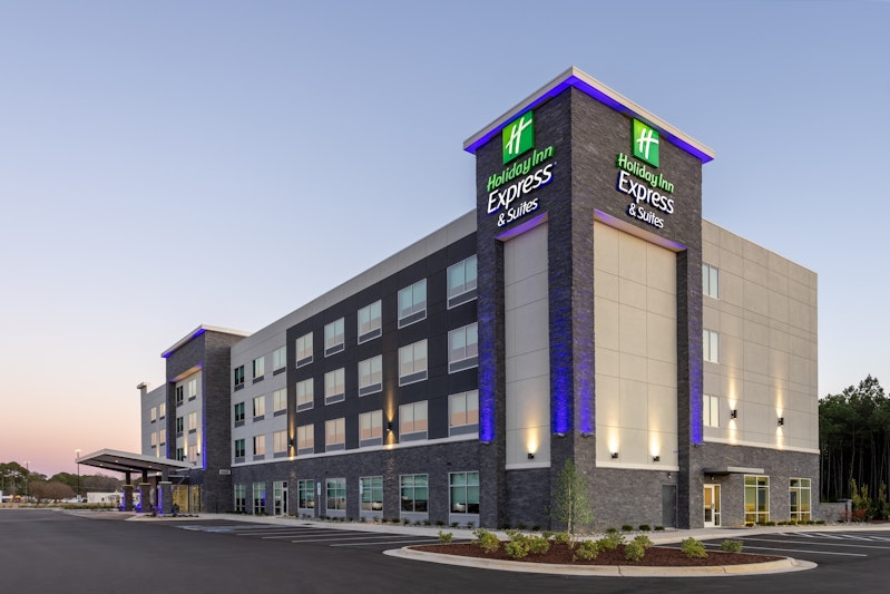 Holiday Inn Express and Suites Benson