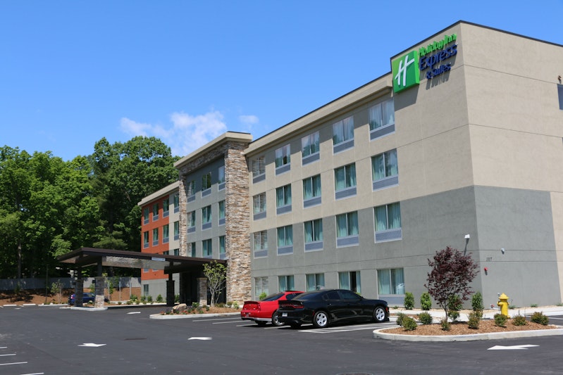 Holiday Inn Express and Suites Hendersonville SE – Flat Rock