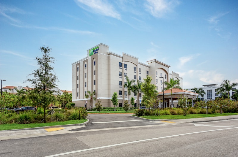 Holiday Inn Express and Suites Miramar