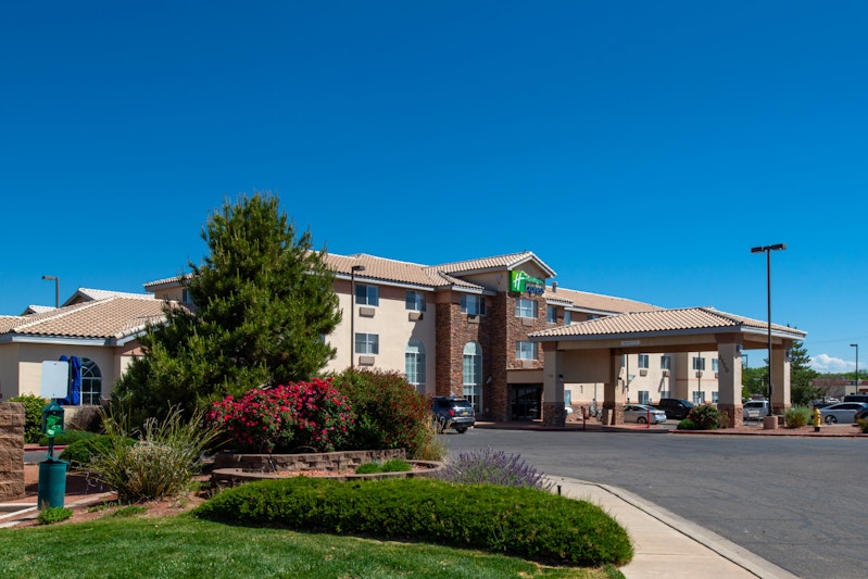 HOLIDAY INN EXP FARMINGTON