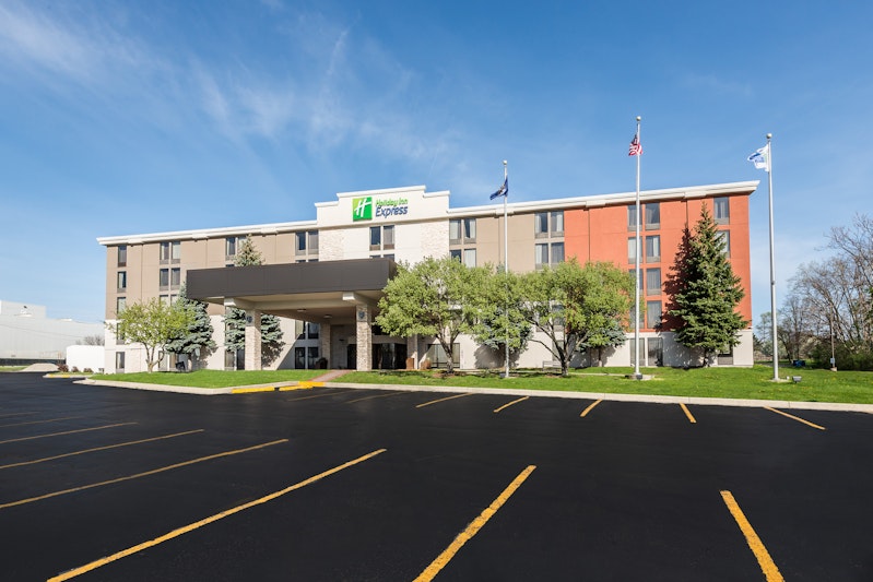 HOLIDAY INN EXP CAMPUS AREA