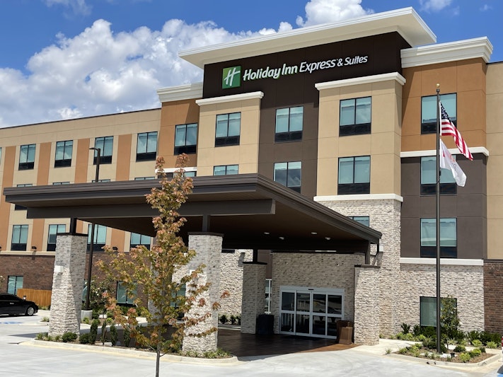 Holiday Inn Express and Suites Ft. Smith – Airport