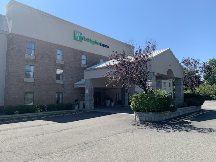HOLIDAY INN EXPRESS WEST POINT