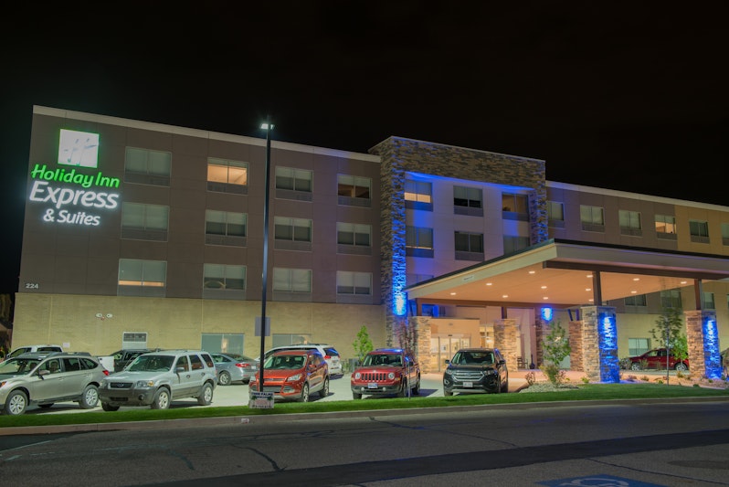 Holiday Inn Express and Suites Warsaw