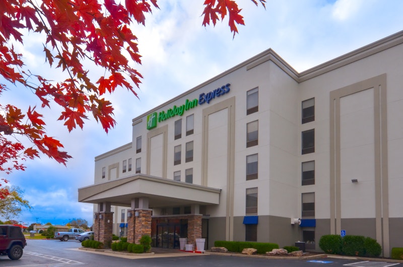 HOLIDAY INN EXPRESS UNIVERSITY