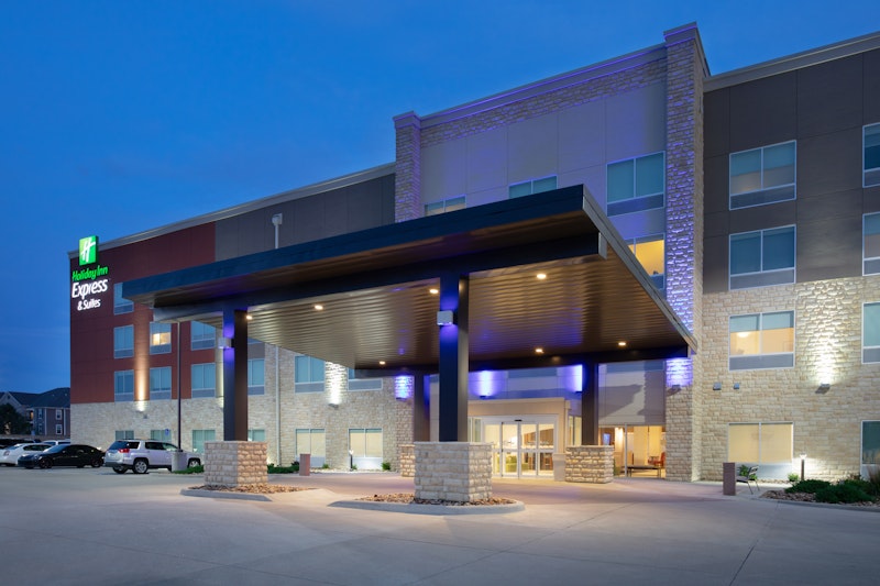 Holiday Inn Express and Suites GREAT BEND