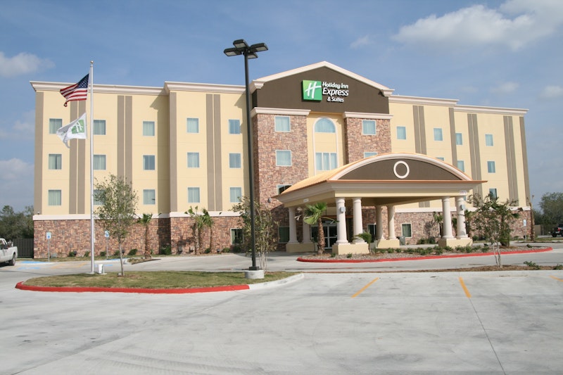 Holiday Inn Express and Suites George West