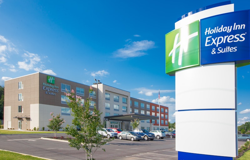 Holiday Inn Express and Suites Greenwood North