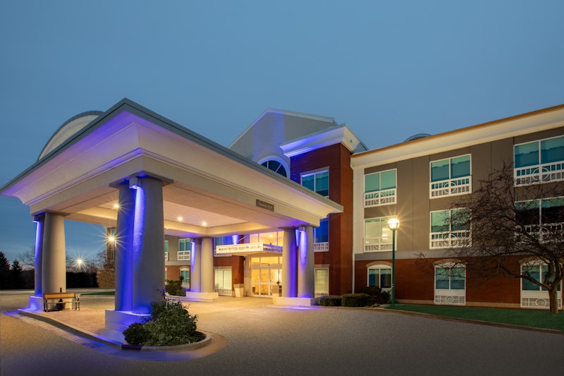 Holiday Inn Express Hotel & Suites Grand Rapids-North