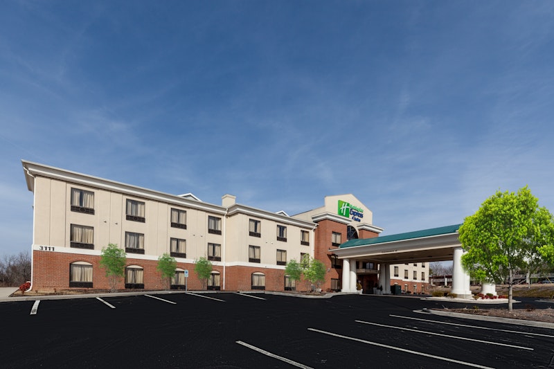 HOLIDAY INN EXP STES GREENSBOR