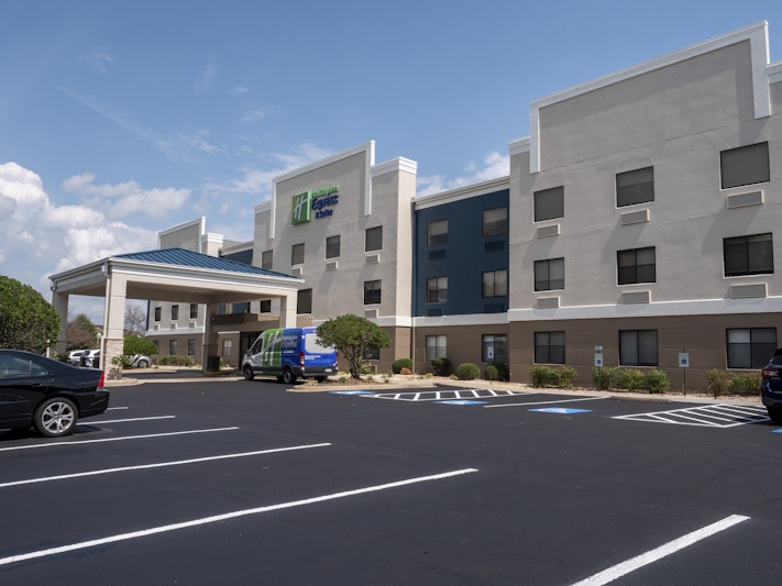 HOLIDAY INN EXP STES GREER