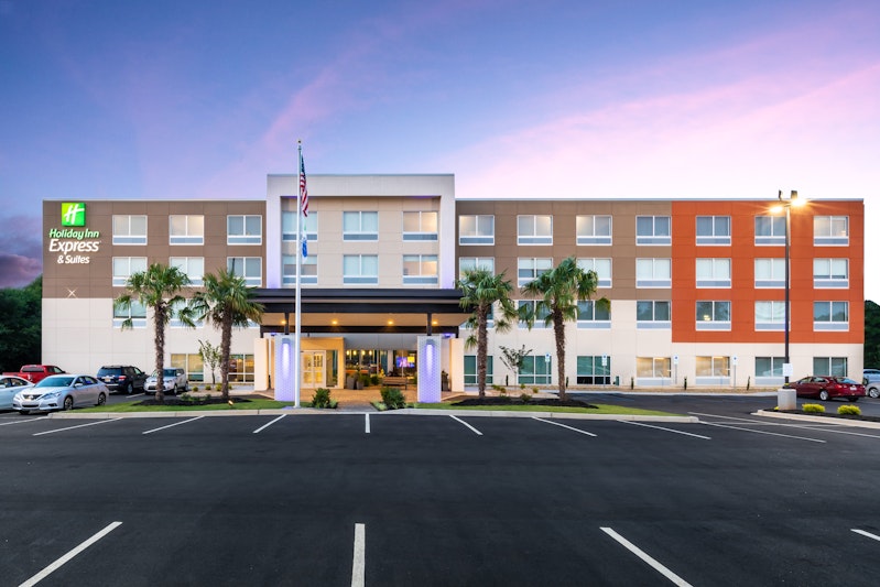 Holiday Inn Express and Suites Greenville – Taylors