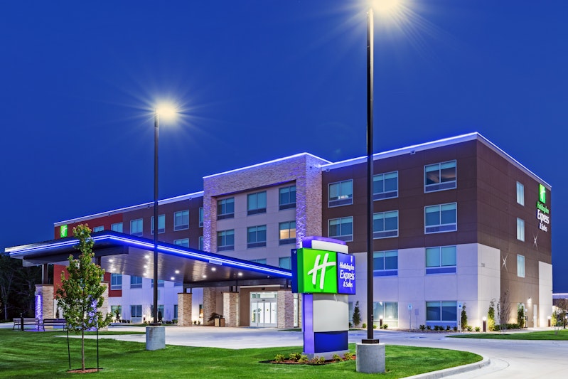 Holiday Inn Express and Suites Parsons