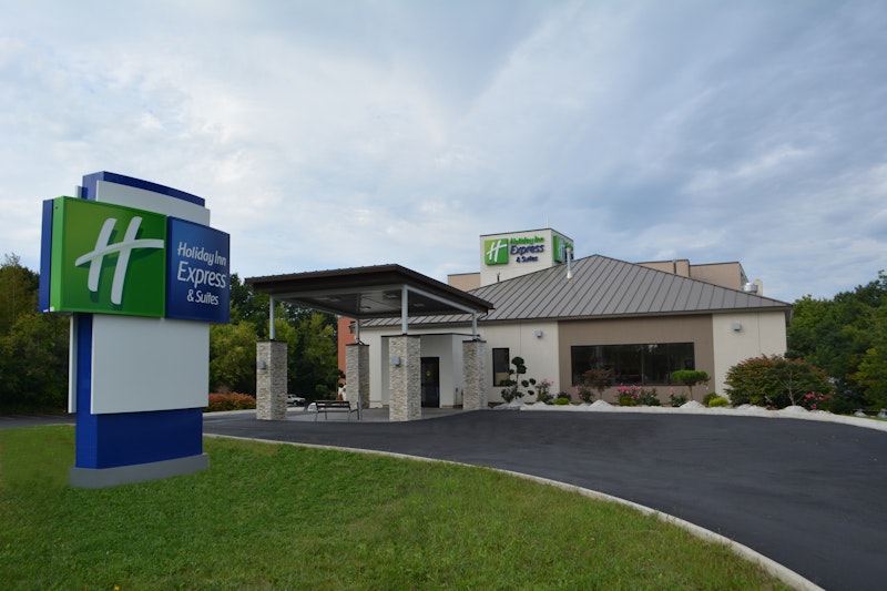 Holiday Inn Express and Suites Waterville – North