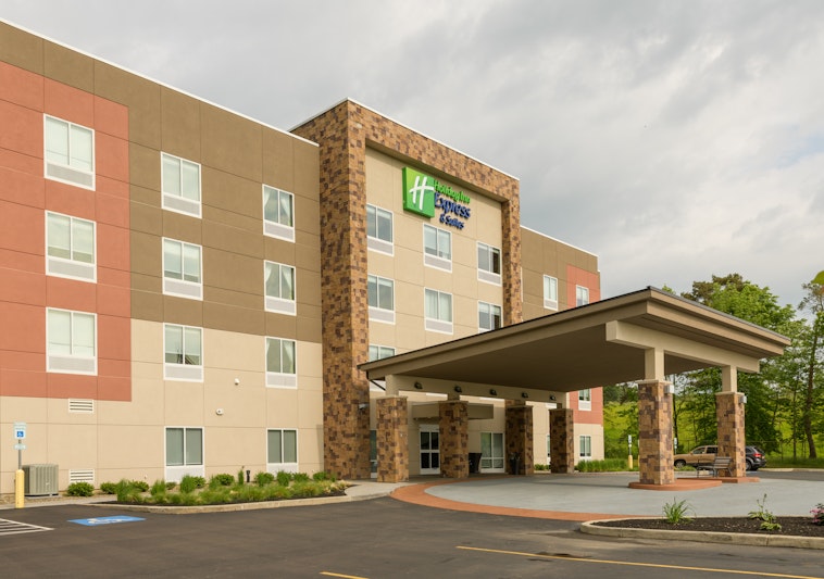 Holiday Inn Express and Suites Jamestown