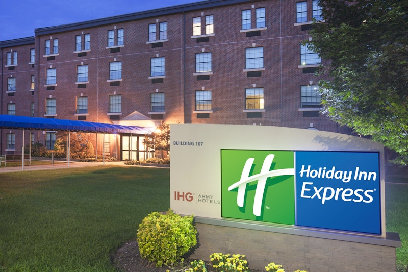 Holiday Inn Express – Military Building 107