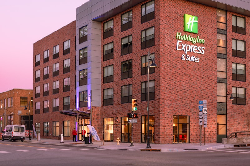 Holiday Inn Express and Suites Tulsa Downtown