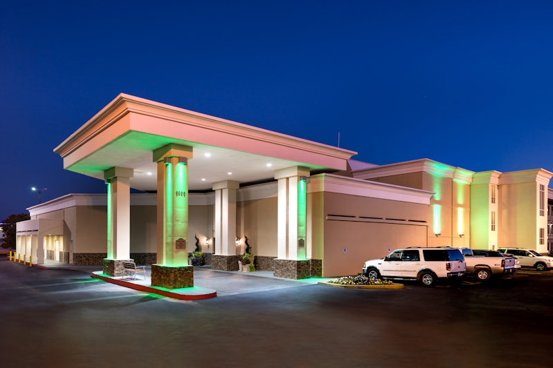 Holiday Inn Hotel and Suites Oklahoma City – Nichols Hills