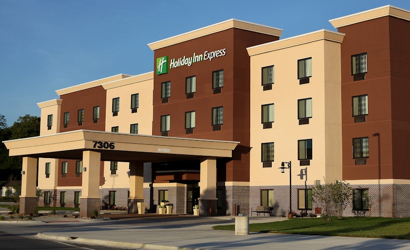 Holiday Inn Express Ralston – Arena Area