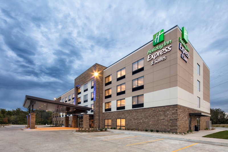 Holiday Inn Express and Suites East Peoria – Riverfront