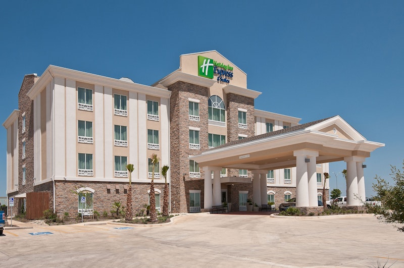 Holiday Inn Express and Suites Pearsall