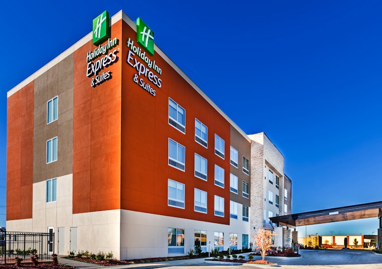 Holiday Inn Express and Suites Tulsa West – Sand Springs